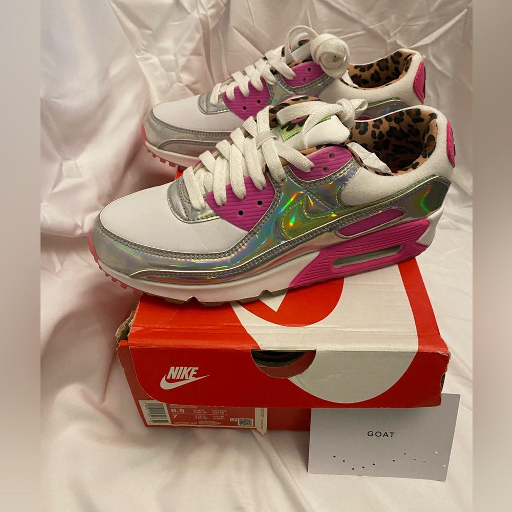 Women’s Air Max 90 LX 'Laser Fuchsia’ in size 8.5, authenticated by GOAT